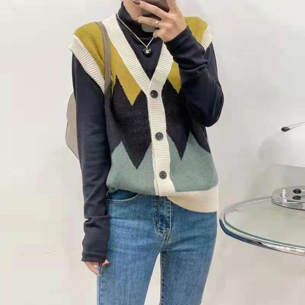 diamond plaid contrasting knitted vest for womens outerwear autumn and winter v neck loose sweater sleeveless, Black;white
diamond plaid contrasting knitted vest for womens outerwear autumn and winter v neck loose sweater sleeveless, Black;white
