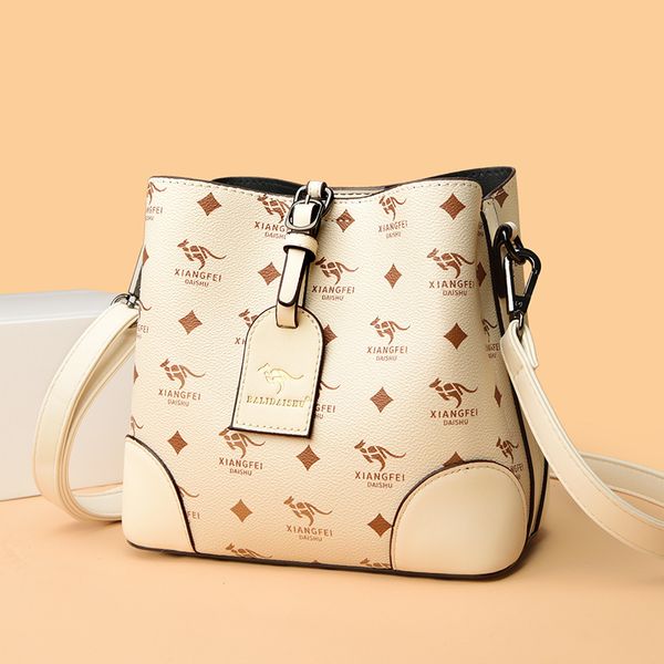 2023 new women's bag fashion leisure bucket bag large capacity tote bag shoulder bags arm crossbody bag
2023 new women's bag fashion leisure bucket bag large capacity tote bag shoulder bags arm crossbody bag