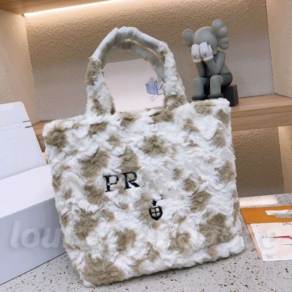 p luxurys shoulder bag women designer furry bag tote crossbody bag fashion paris handbags baguette zip hobo purse smooth
p luxurys shoulder bag women designer furry bag tote crossbody bag fashion paris handbags baguette zip hobo purse smooth