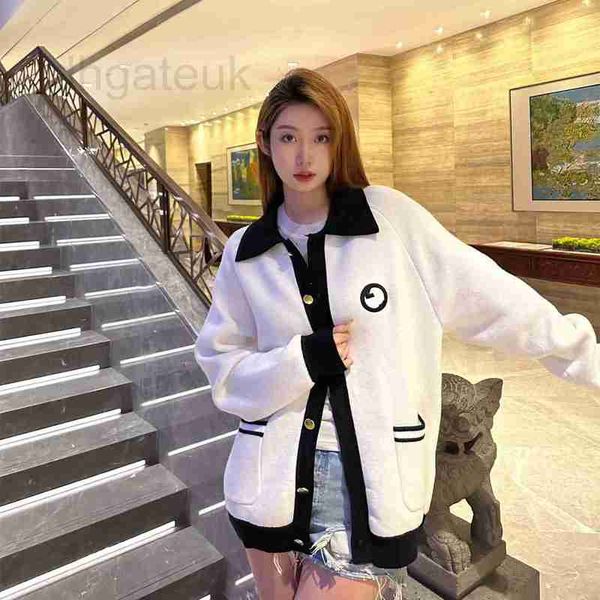 women's sweaters designer high version 2023 autumn/winter new internet celebrity polo collar single breasted long sleeved sweater cardi, White;black
women's sweaters designer high version 2023 autumn/winter new internet celebrity polo collar single breasted long sleeved sweater cardi, White;black