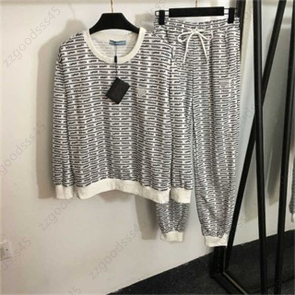 designer tracksuit two piece set sportsuit letter striped printed round neck long sleeve pullover sweatshirt drawstring elastic waist sweatp, Gray
designer tracksuit two piece set sportsuit letter striped printed round neck long sleeve pullover sweatshirt drawstring elastic waist sweatp, Gray
