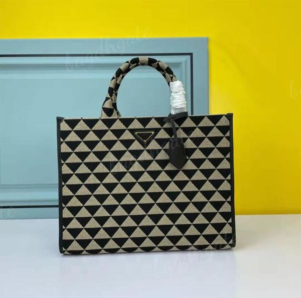 luxury designer bag 2022 fashion classic women tote high capacity composite crossbody nylon shopping handbag5697755
luxury designer bag 2022 fashion classic women tote high capacity composite crossbody nylon shopping handbag5697755