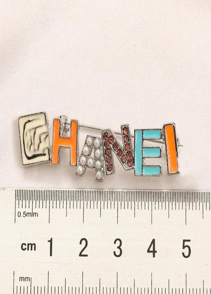 luxury designer brand letter brooches 18k gold plated stainless steel women imitation pearl brooch charm suit pin marry wedding pa1074478, Gray
luxury designer brand letter brooches 18k gold plated stainless steel women imitation pearl brooch charm suit pin marry wedding pa1074478, Gray