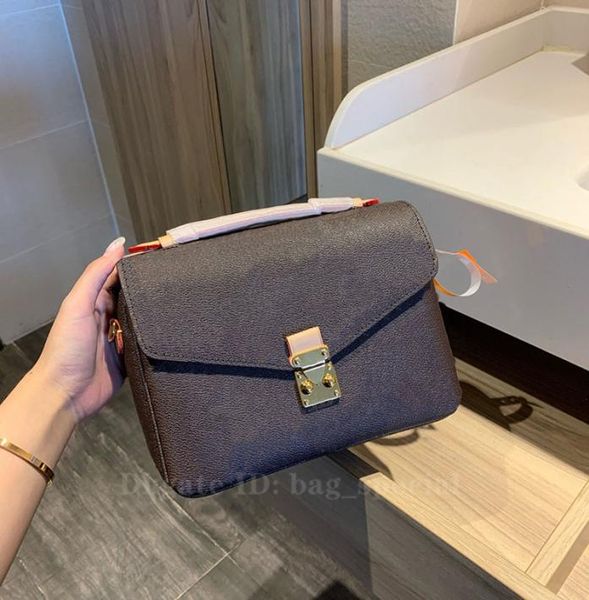 2022 designer classic women single shoulder bag luxury famous wallets flower star print ladies leather crossbody bag retro handbag6313773, Red;black
2022 designer classic women single shoulder bag luxury famous wallets flower star print ladies leather crossbody bag retro handbag6313773, Red;black