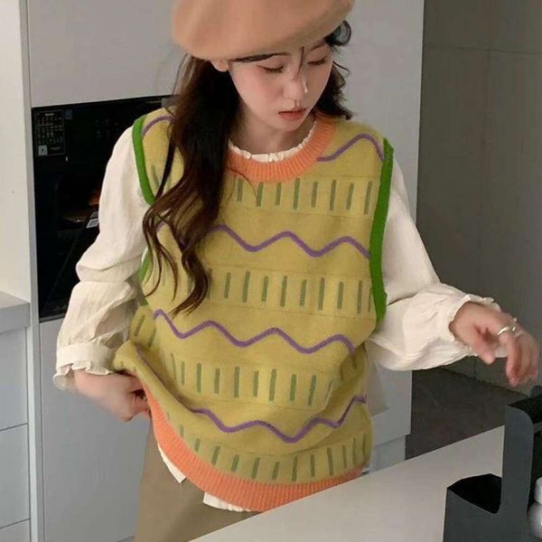 colorful ripple folded sleeves sweater vest women autumn sweet and cute round collar, Black;white
colorful ripple folded sleeves sweater vest women autumn sweet and cute round collar, Black;white