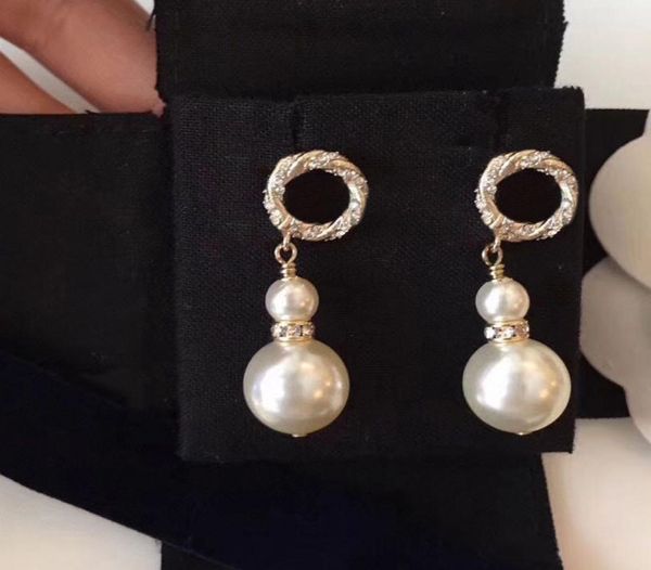 new fashion pearl stud earrings for lady women party wedding lovers gift engagement jewelry for bride with box hb1083949382, Golden;silver
new fashion pearl stud earrings for lady women party wedding lovers gift engagement jewelry for bride with box hb1083949382, Golden;silver
