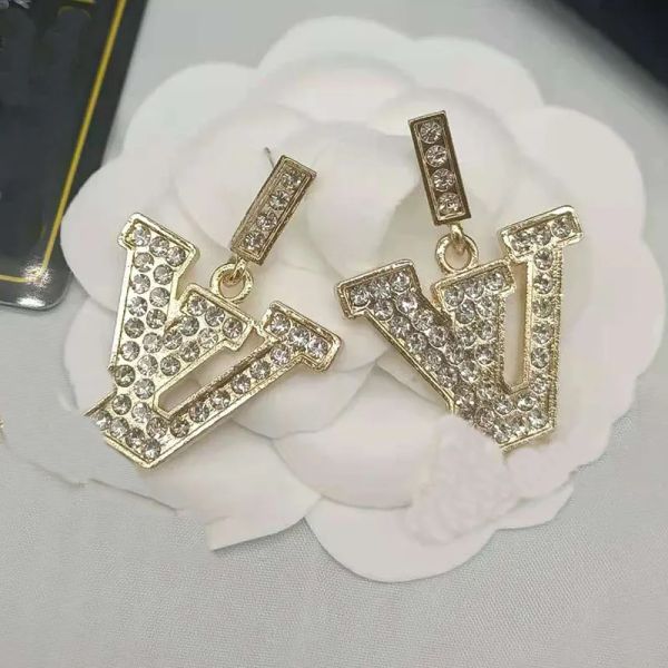 mixed 18k gold plated luxury brand designers double letters stud clip chain geometric famous women 925 silver crystal rhinestone earring wed, Golden;silver
mixed 18k gold plated luxury brand designers double letters stud clip chain geometric famous women 925 silver crystal rhinestone earring wed, Golden;silver