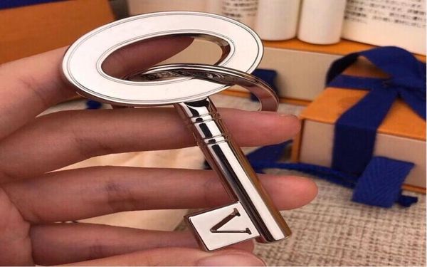 2022 luxury men women lovers gifts keychain key chain buckle handmade car keychains key ring bags pendant accessories 8458589, Silver
2022 luxury men women lovers gifts keychain key chain buckle handmade car keychains key ring bags pendant accessories 8458589, Silver