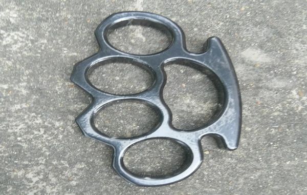 thick and powerful belt buckle for men and women brass knuckle dusters black steel knuckles 1pc8621768, Silver
thick and powerful belt buckle for men and women brass knuckle dusters black steel knuckles 1pc8621768, Silver