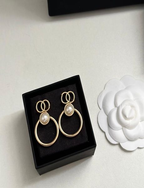 luxurys women designers pearl stud jewelry earring circle ear stud womens designer hoop studs hoops earrings letters c 221026084533526, Golden;silver
luxurys women designers pearl stud jewelry earring circle ear stud womens designer hoop studs hoops earrings letters c 221026084533526, Golden;silver