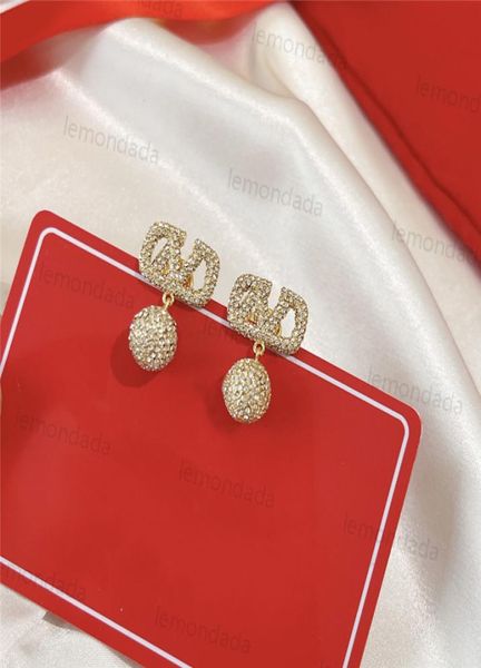 full diamond charm earring women party elegant earrings hollow out letter luxury stud lady dating gorgeous jewelry9823321, Golden
full diamond charm earring women party elegant earrings hollow out letter luxury stud lady dating gorgeous jewelry9823321, Golden