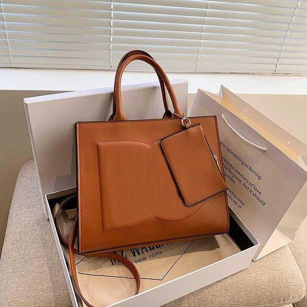 quality dbag totes designer tote bag g women leather handbag classic solid color large volume shopping purse shoulder bags with pouch 230524
quality dbag totes designer tote bag g women leather handbag classic solid color large volume shopping purse shoulder bags with pouch 230524
