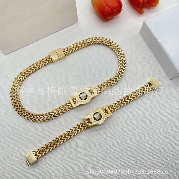 bracelet designer new celebrity palace hip hop high end beauty head cuban bracelet necklace, Black
bracelet designer new celebrity palace hip hop high end beauty head cuban bracelet necklace, Black