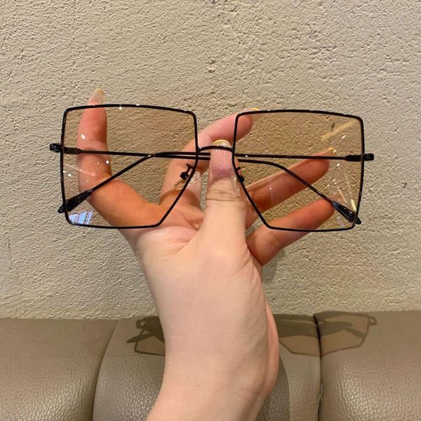 fashionable sunglasses for summer round face sunblock uv proof big slim looking high end, White;black
fashionable sunglasses for summer round face sunblock uv proof big slim looking high end, White;black