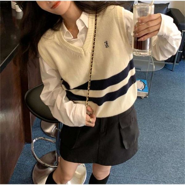 spring and autumn style college womens vests v neck knitted vest skinny folded sweater sleeveless, Black;white
spring and autumn style college womens vests v neck knitted vest skinny folded sweater sleeveless, Black;white