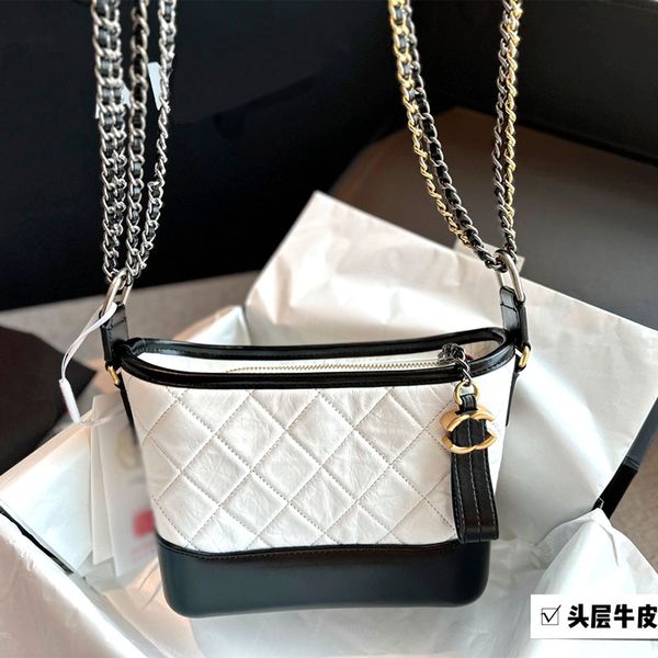 the first layer of cowhide hand-held crossbody bag upgraded version of vagabond invincible package crossbody bag 20x15 box
the first layer of cowhide hand-held crossbody bag upgraded version of vagabond invincible package crossbody bag 20x15 box