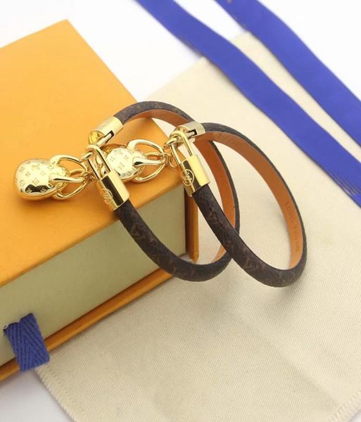 fashion brand named lady round print flower v letter design leather bracelets bangle with 18k gold engrave four leaf flower pendan7771622, Black
fashion brand named lady round print flower v letter design leather bracelets bangle with 18k gold engrave four leaf flower pendan7771622, Black