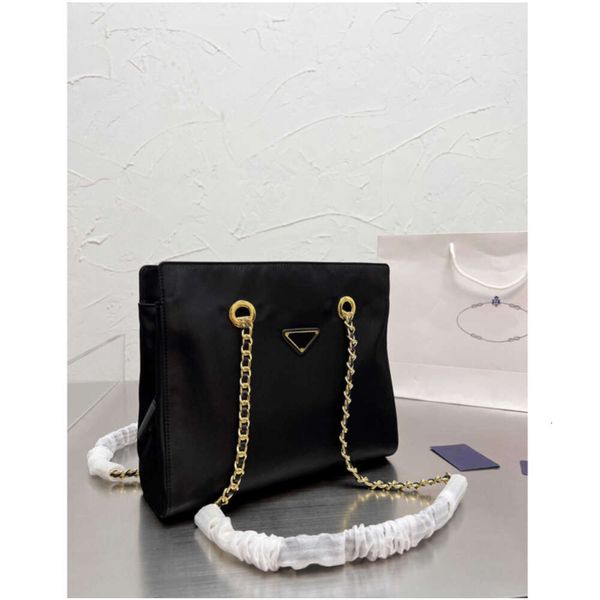 ladies classic nylon waterproof shopping bag handheld one shoulder fashion lightweight versatile fashion design small
ladies classic nylon waterproof shopping bag handheld one shoulder fashion lightweight versatile fashion design small