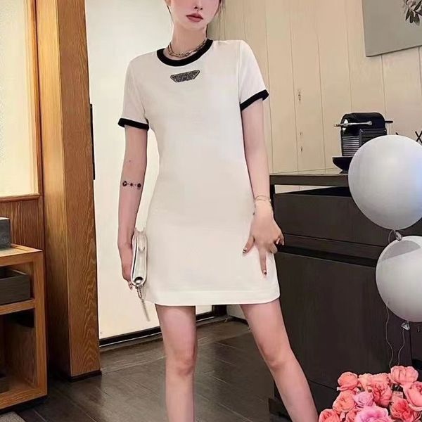 fashion luxury letter dress slim round neck pull-over embroidered knitted straight skirt, Black;gray
fashion luxury letter dress slim round neck pull-over embroidered knitted straight skirt, Black;gray