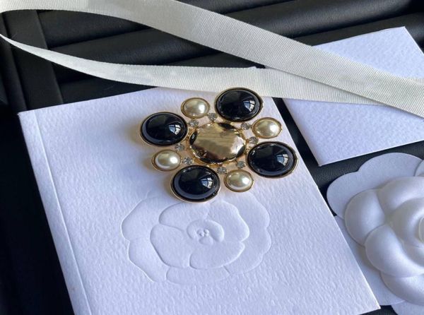 fashion metal pearls and rhinestones designer brooch letter c brooches with paper card8224313, Gray
fashion metal pearls and rhinestones designer brooch letter c brooches with paper card8224313, Gray