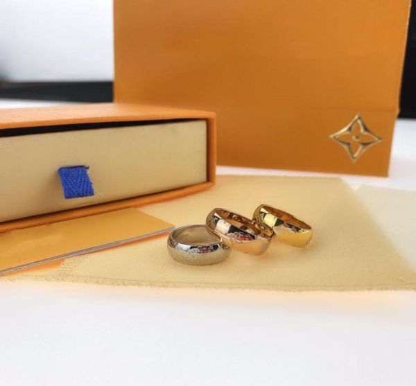 luxury designer band rings women men stainless steel v letter titanium steel ring 18k gold plated wedding jewelry lady accessories3727448, Silver
luxury designer band rings women men stainless steel v letter titanium steel ring 18k gold plated wedding jewelry lady accessories3727448, Silver