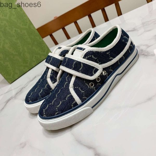 2023 fashion tennis shoes printed stripe design shoes retro style luxury classic casual fine shoes for men and women lovers canvas sneakers, Black
2023 fashion tennis shoes printed stripe design shoes retro style luxury classic casual fine shoes for men and women lovers canvas sneakers, Black