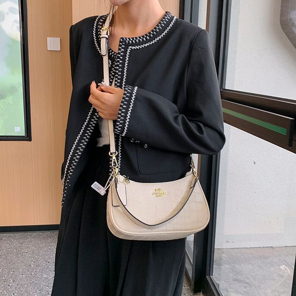 brand 24ss totes vintage underarm bag single shoulder crossbody handbag classic old flower leather women's bag
brand 24ss totes vintage underarm bag single shoulder crossbody handbag classic old flower leather women's bag