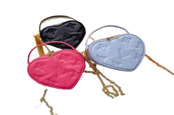 23ss womens valentine love style vanity bags cosmetic case with handle totes gold metal chain crossbody shoulder heart mini zi9038010
23ss womens valentine love style vanity bags cosmetic case with handle totes gold metal chain crossbody shoulder heart mini zi9038010