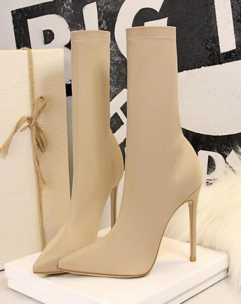 autumn winter socks heeled heel boots fashion knitted elastic boot designer alphabetic women shoes lady letter thick high hee7575876, Black
autumn winter socks heeled heel boots fashion knitted elastic boot designer alphabetic women shoes lady letter thick high hee7575876, Black