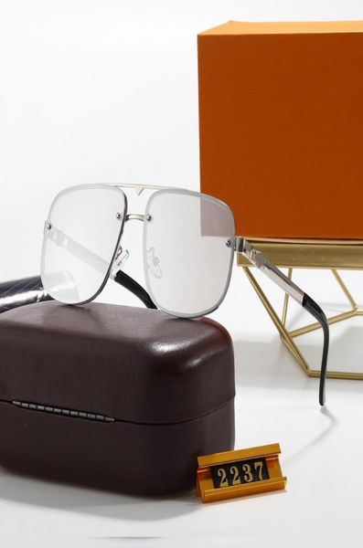 2021luxury 2237 sunglasses fashion women brand deisnger full frame uv400 lens summer style big square come with case6808653, White;black
2021luxury 2237 sunglasses fashion women brand deisnger full frame uv400 lens summer style big square come with case6808653, White;black