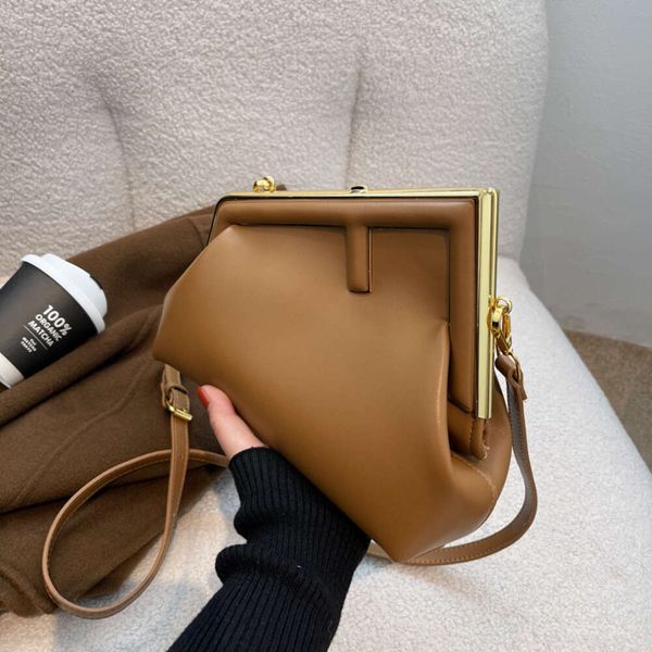 designer bags trend personality simple irregular shoulder bag bag cloud hand bag trend fashion messenger women's bag f bag 2235
designer bags trend personality simple irregular shoulder bag bag cloud hand bag trend fashion messenger women's bag f bag 2235
