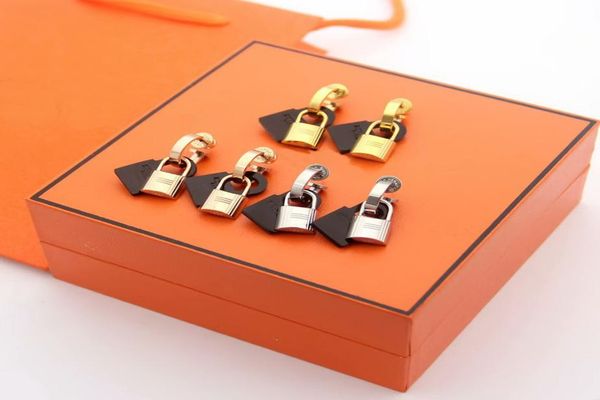 new arrive style fashion lady titanium steel h letter leather and metal double locks 18k plated gold stud earrings 3 color5795648, Golden;silver
new arrive style fashion lady titanium steel h letter leather and metal double locks 18k plated gold stud earrings 3 color5795648, Golden;silver