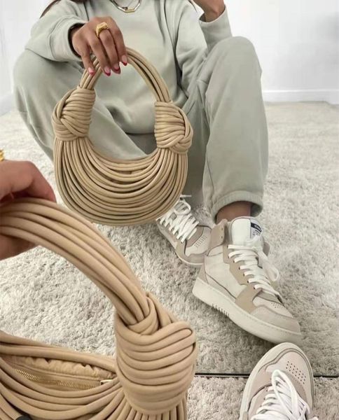 fashion women clutch bag female personality line handbags 2022 spring genuine leather underarm bags6563920
fashion women clutch bag female personality line handbags 2022 spring genuine leather underarm bags6563920