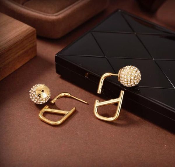 mixed simple 18k gold plated earrings dangle v letters stud hole ear studs geometric famous women crystal rhinestone pearl diamond8862205, Silver
mixed simple 18k gold plated earrings dangle v letters stud hole ear studs geometric famous women crystal rhinestone pearl diamond8862205, Silver