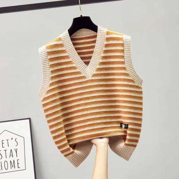 vest coat autumn and winter knitted striped womens sweater v neck loose outer wear, Black;white
vest coat autumn and winter knitted striped womens sweater v neck loose outer wear, Black;white