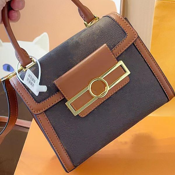 brand 24ss day packs women's handbag letter printing new one shoulder crossbody bag small square bag
brand 24ss day packs women's handbag letter printing new one shoulder crossbody bag small square bag