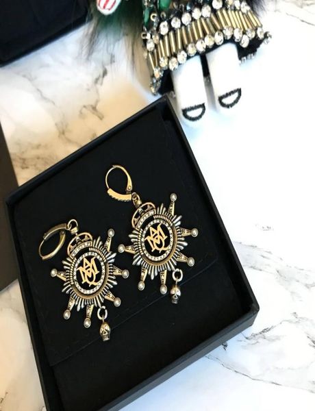 2020 fashion jewelry ladies earrings with party dresses jewelry charm gorgeous stud earrings xki19681250, Golden;silver
2020 fashion jewelry ladies earrings with party dresses jewelry charm gorgeous stud earrings xki19681250, Golden;silver