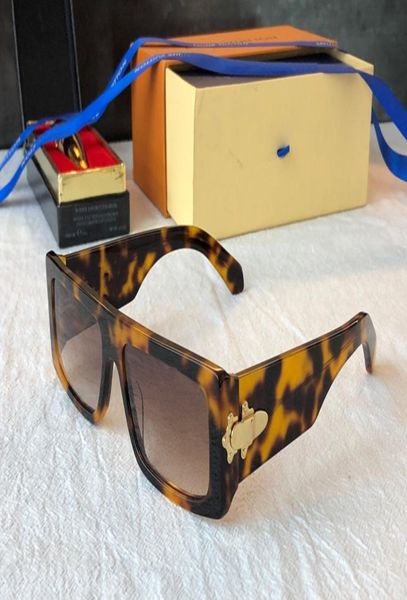 new 1362 women men popular brand sunglasses fashion square wrap model frame leopard double color frame come wit4124487, White;black
new 1362 women men popular brand sunglasses fashion square wrap model frame leopard double color frame come wit4124487, White;black