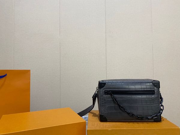 luxury mini soft trunk mens shoulder bag designer senior leather shoulder bag chain decoration crossbody bag backpack fashion leather box ba
luxury mini soft trunk mens shoulder bag designer senior leather shoulder bag chain decoration crossbody bag backpack fashion leather box ba