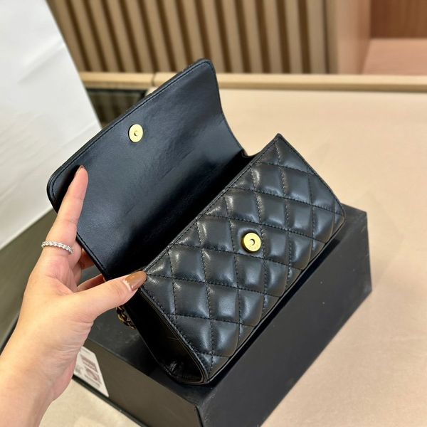 woc women handbag shoulder bag pearl chain bag metal handle designer handbag luxury flip bag zero wallet
woc women handbag shoulder bag pearl chain bag metal handle designer handbag luxury flip bag zero wallet