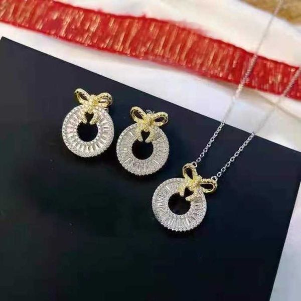 designer necklace ch luxury fashion female jewelry round full diamond two-color high version light luxury clavicle chain valentine's da, Silver
designer necklace ch luxury fashion female jewelry round full diamond two-color high version light luxury clavicle chain valentine's da, Silver