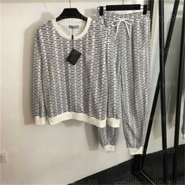 sweatshirt sweatpants set designer tracksuit women clothes letter stripe printed round neck long-sleeved pullover casual elasticity long pan, Gray
sweatshirt sweatpants set designer tracksuit women clothes letter stripe printed round neck long-sleeved pullover casual elasticity long pan, Gray