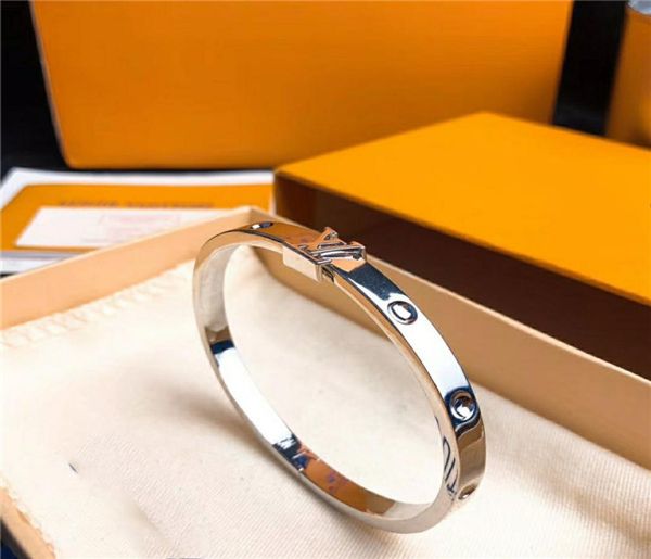 2020 new luxury stainless steel designer bracelet for womens chain bracelets jewelry letter bangle with box9554466, Golden;silver
2020 new luxury stainless steel designer bracelet for womens chain bracelets jewelry letter bangle with box9554466, Golden;silver