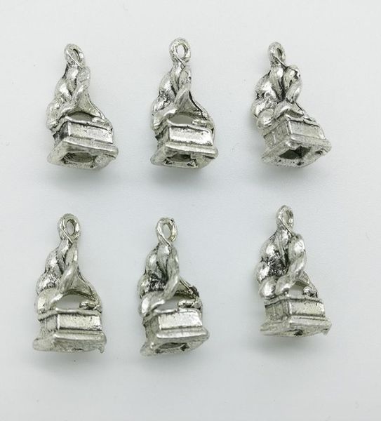 50pcslot old phonograph horn charms pendants retro jewelry accessories diy antique silver pendant for bracelet earrings keychain 2147134, Bronze;silver
50pcslot old phonograph horn charms pendants retro jewelry accessories diy antique silver pendant for bracelet earrings keychain 2147134, Bronze;silver
