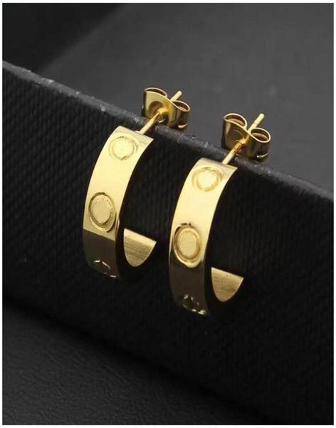 stainless steel love earrings stud gold silver rose for women jewelry with red pouch7593861, Golden;silver
stainless steel love earrings stud gold silver rose for women jewelry with red pouch7593861, Golden;silver