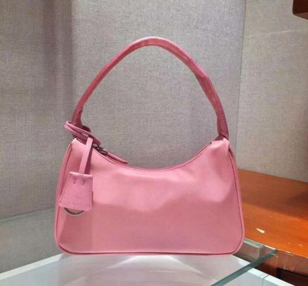 2023 nylon shoulder bag women wallets tote handbags nylon presbyopic purse lady messenger bags2164492, Red;black
2023 nylon shoulder bag women wallets tote handbags nylon presbyopic purse lady messenger bags2164492, Red;black