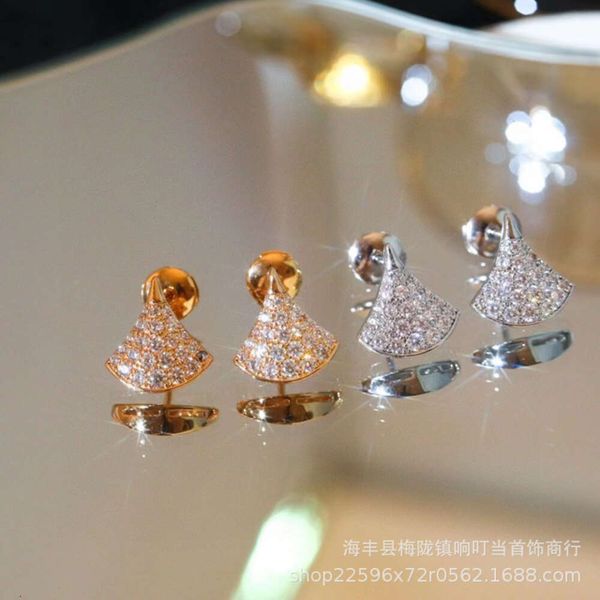 earrings designer bulgarl v gold high edition fan earrings for women's new full diamond small skirt earrings with hollow out advanced f, Golden;silver
earrings designer bulgarl v gold high edition fan earrings for women's new full diamond small skirt earrings with hollow out advanced f, Golden;silver