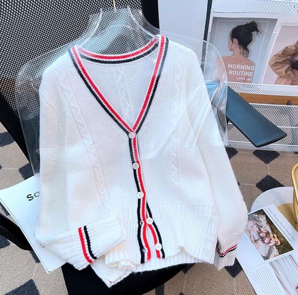 women's sweaters 2023 autumn new contrast v-neck long sleeve striped women's cardigan knitwear fashion women's sweater coat, White;black
women's sweaters 2023 autumn new contrast v-neck long sleeve striped women's cardigan knitwear fashion women's sweater coat, White;black