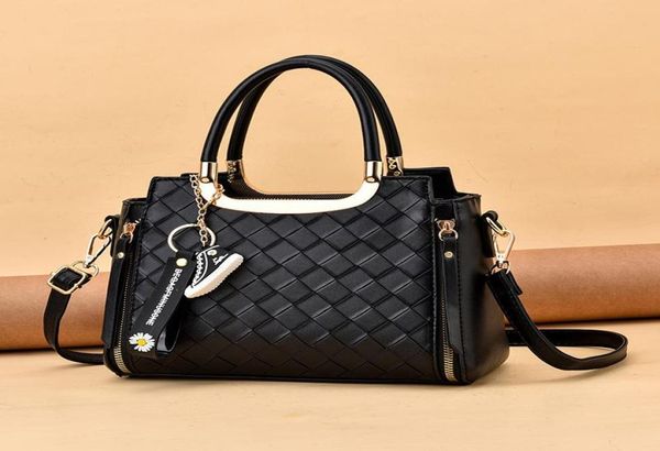 evening bags largecapacity female tide fashion autumn and winter allmatch ladies messenger shoulder bag portable large women8792282
evening bags largecapacity female tide fashion autumn and winter allmatch ladies messenger shoulder bag portable large women8792282