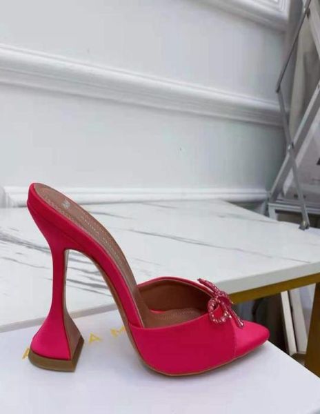 red satin amina italy muaddi mules slippers 95mm crystal embellished pyramid heel shoes6108461, Black
red satin amina italy muaddi mules slippers 95mm crystal embellished pyramid heel shoes6108461, Black